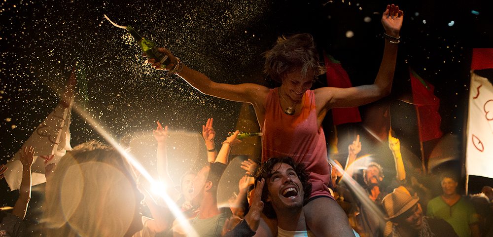 Foliões em um show ao ar livre