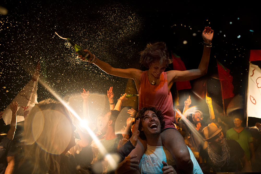 Foliões em um show ao ar livre